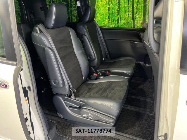 Toyota NOAH HYBRID 2019-03 7726617-8