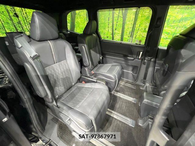 Toyota NOAH HYBRID 2022-04 7726614-9