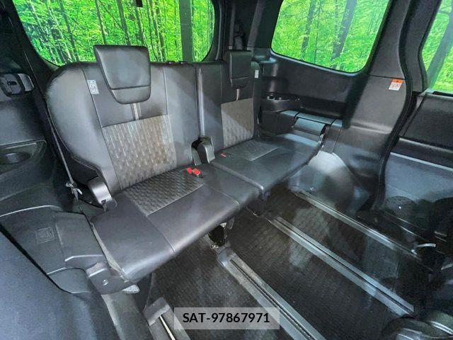 Toyota NOAH HYBRID 2022-04 7726614-10