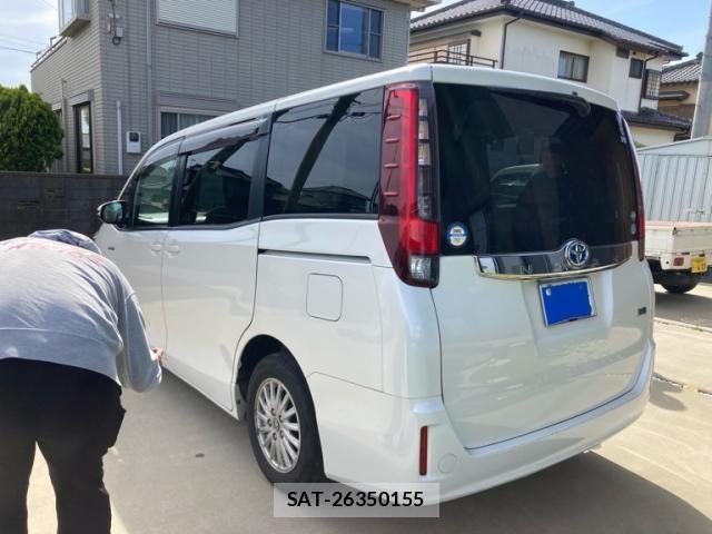 Toyota NOAH HYBRID 2014-06 7726622-2