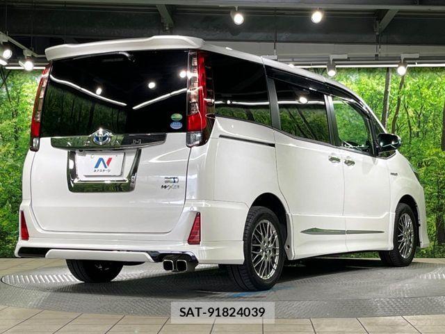 Toyota NOAH HYBRID 2016-10 7787741-17