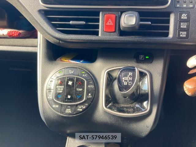Toyota NOAH HYBRID 2014-11 7787731-22