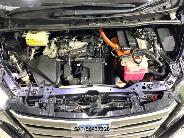 Toyota NOAH HYBRID 2016-05 7787732-18