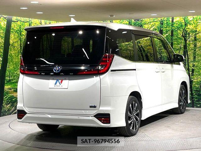 Toyota NOAH HYBRID 2023-07 7878440-17