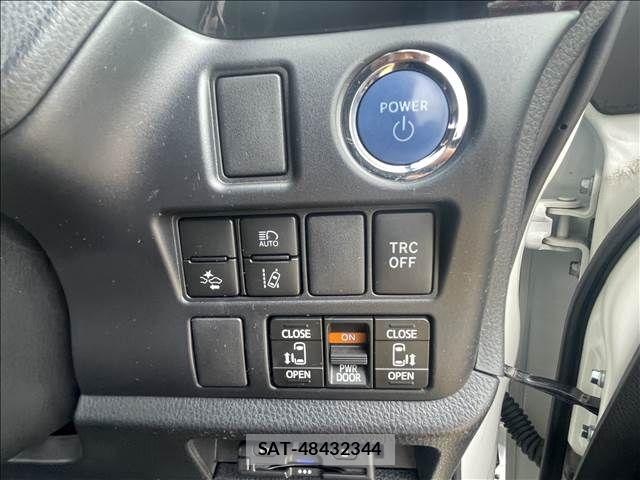 Toyota NOAH HYBRID 2020-02 7878444-17
