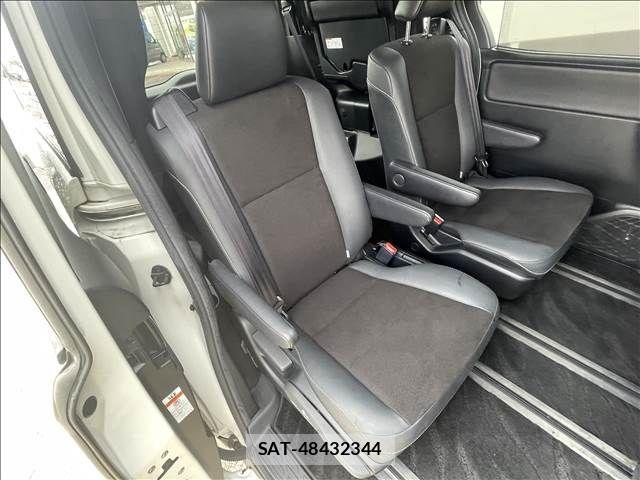 Toyota NOAH HYBRID 2020-02 7878444-29