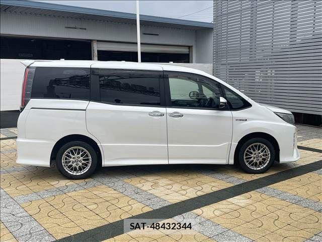 Toyota NOAH HYBRID 2020-02 7878444-3