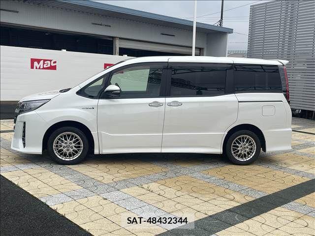 Toyota NOAH HYBRID 2020-02 7878444-7