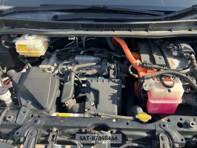 Toyota NOAH HYBRID 2015-01 7903150-9