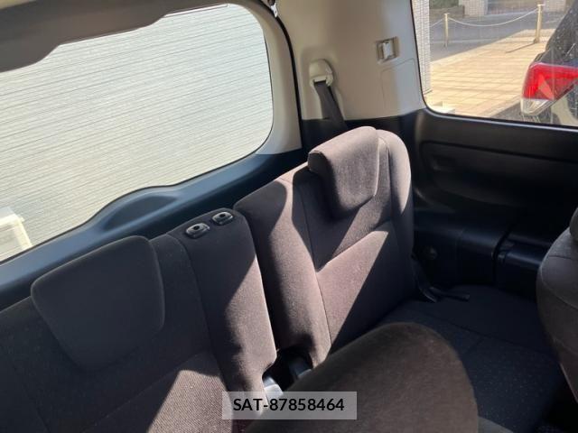 Toyota NOAH HYBRID 2015-01 7903150-16