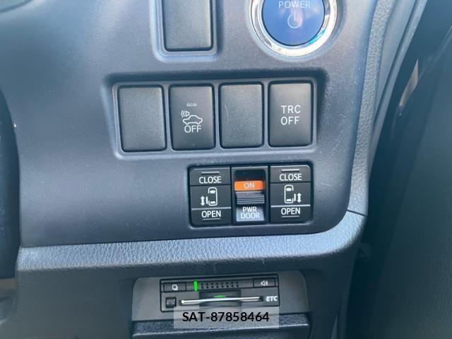 Toyota NOAH HYBRID 2015-01 7903150-19