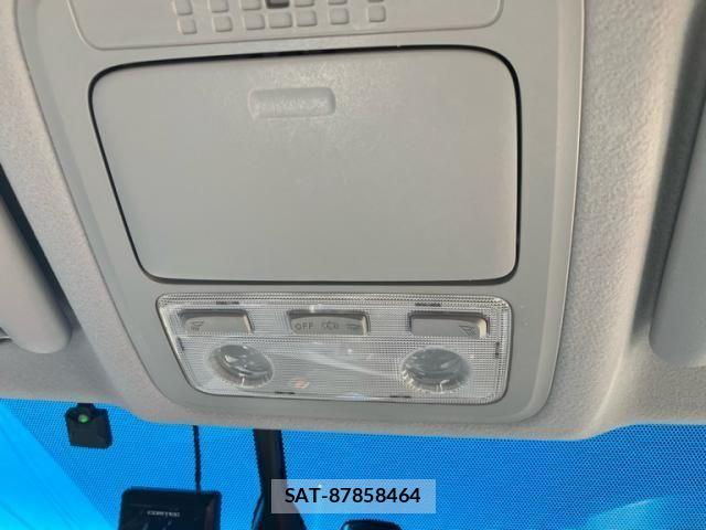 Toyota NOAH HYBRID 2015-01 7903150-26