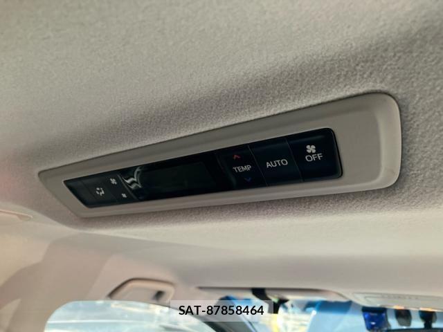 Toyota NOAH HYBRID 2015-01 7903150-28