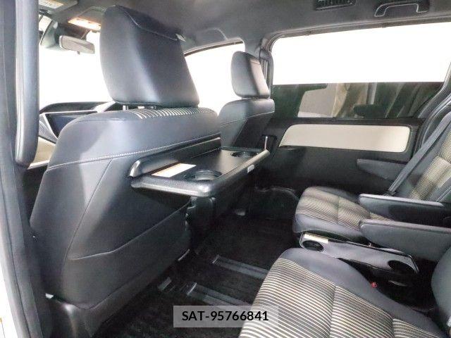 Toyota NOAH HYBRID 2019-01 7903148-9