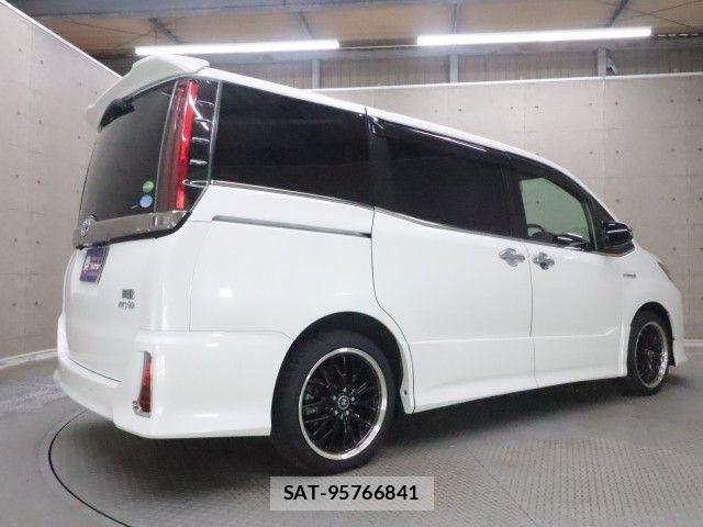 Toyota NOAH HYBRID 2019-01 7903148-1