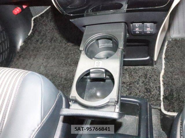 Toyota NOAH HYBRID 2019-01 7903148-27