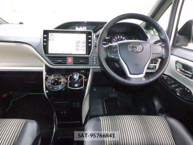 Toyota NOAH HYBRID 2019-01 7903148-2