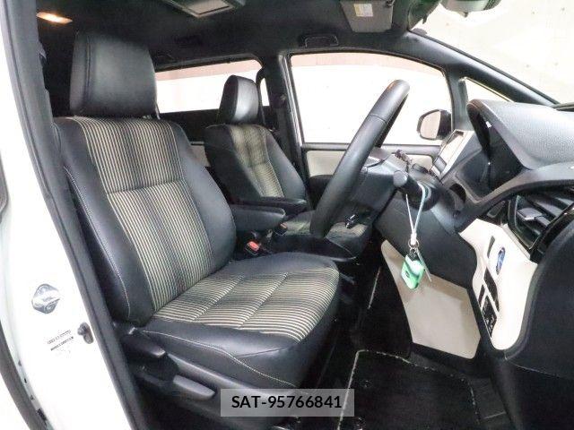 Toyota NOAH HYBRID 2019-01 7903148-3