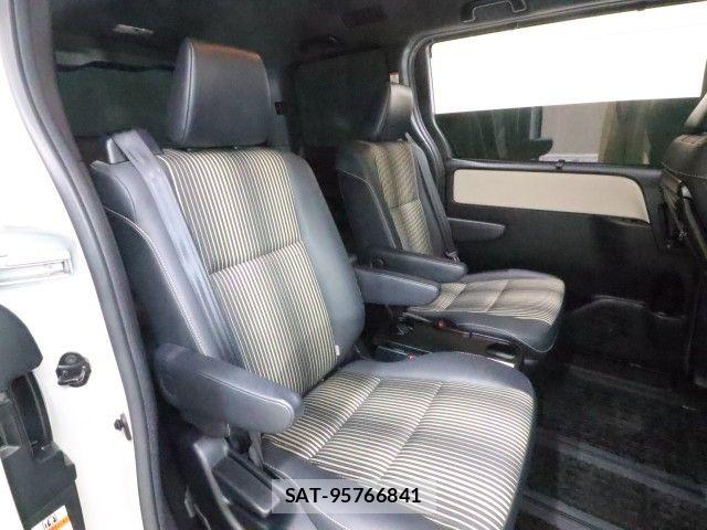 Toyota NOAH HYBRID 2019-01 7903148-4