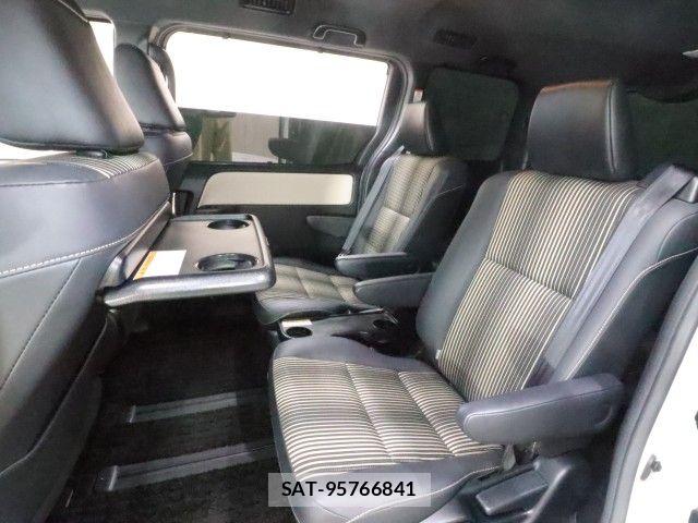 Toyota NOAH HYBRID 2019-01 7903148-8