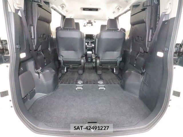 Toyota NOAH HYBRID 2022-04 7963007-12
