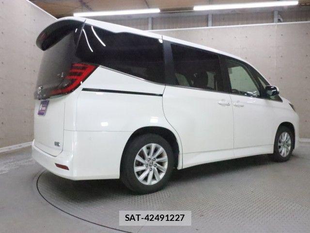 Toyota NOAH HYBRID 2022-04 7963007-1