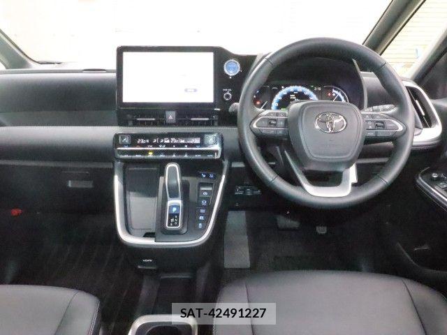 Toyota NOAH HYBRID 2022-04 7963007-2