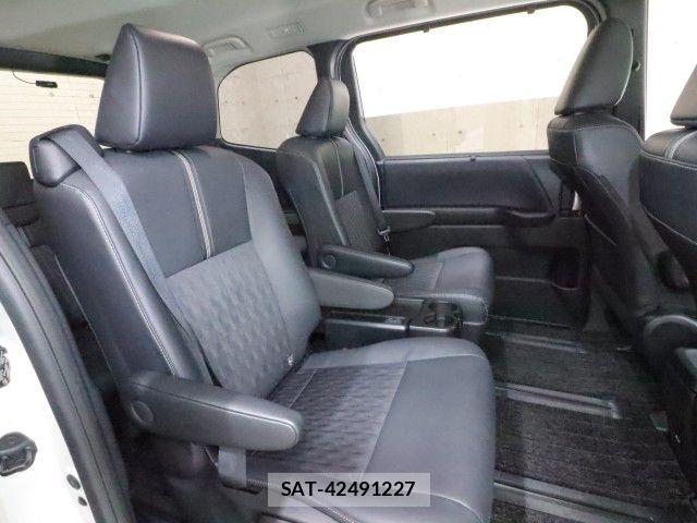Toyota NOAH HYBRID 2022-04 7963007-4