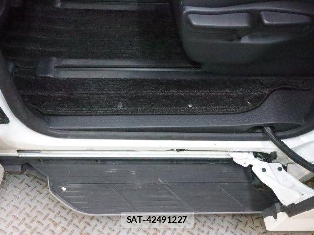 Toyota NOAH HYBRID 2022-04 7963007-8