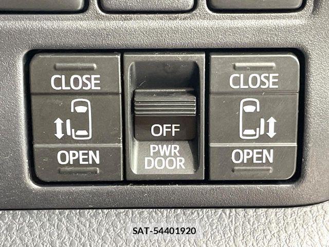 Toyota NOAH HYBRID 2018-09 7963009-5