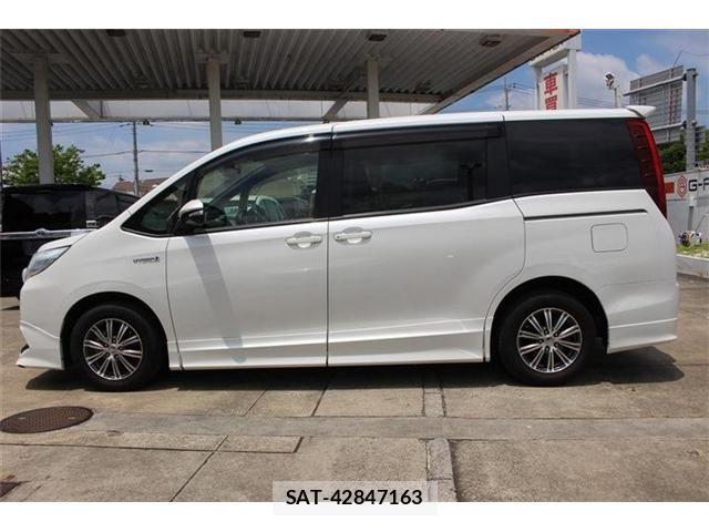 Toyota NOAH HYBRID 2015-02 7963020-9