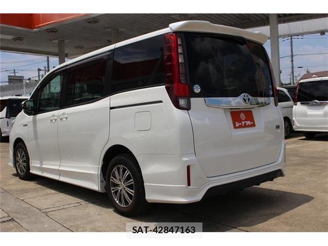 Toyota NOAH HYBRID 2015-02 7963020-10