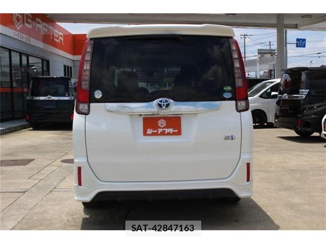 Toyota NOAH HYBRID 2015-02 7963020-11