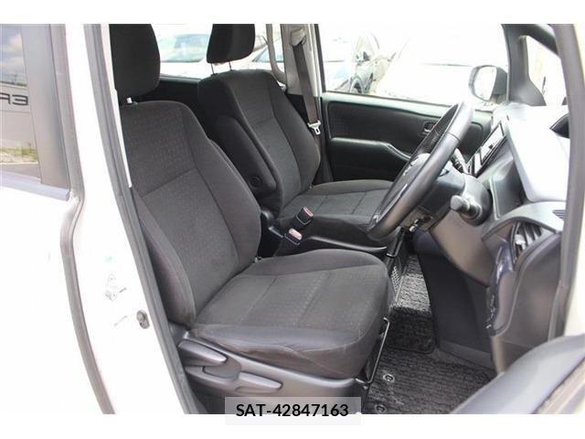 Toyota NOAH HYBRID 2015-02 7963020-25