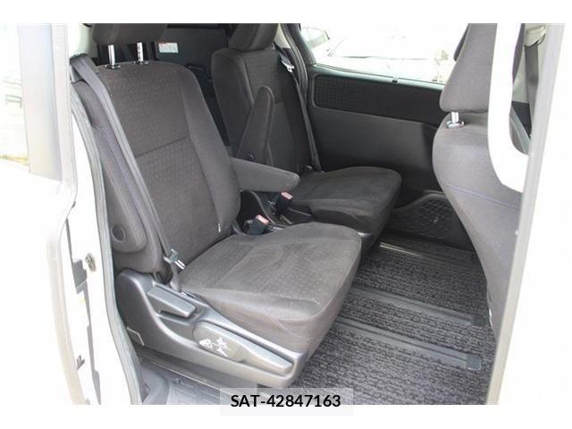 Toyota NOAH HYBRID 2015-02 7963020-27
