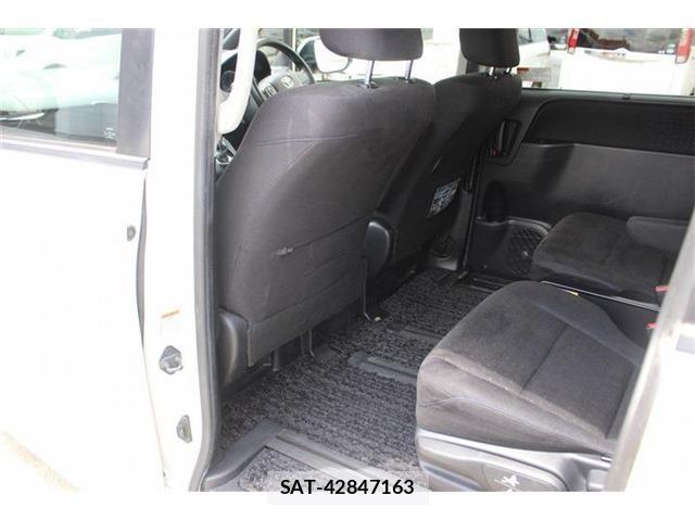 Toyota NOAH HYBRID 2015-02 7963020-28