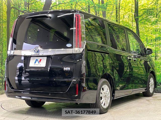 Toyota NOAH HYBRID 2019-01 7963014-17