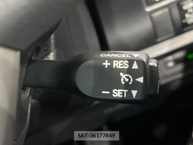 Toyota NOAH HYBRID 2019-01 7963014-5
