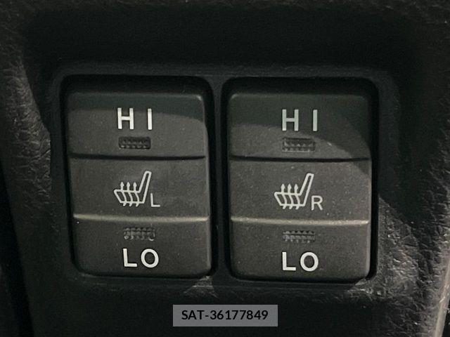 Toyota NOAH HYBRID 2019-01 7963014-6
