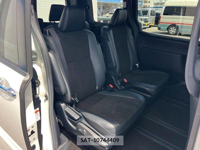 Toyota NOAH HYBRID 2019-01 7963005-9