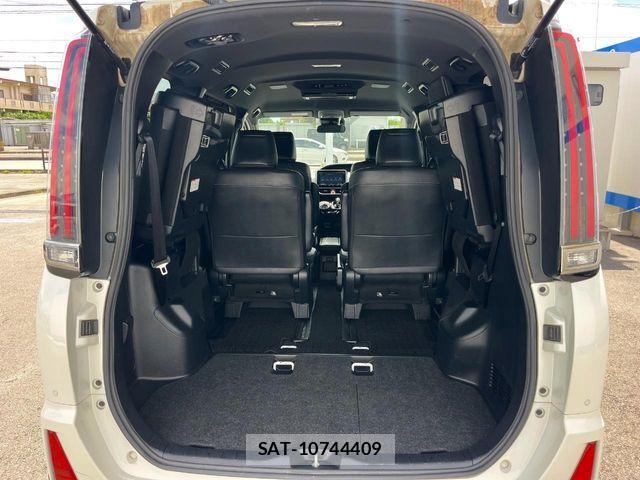 Toyota NOAH HYBRID 2019-01 7963005-11