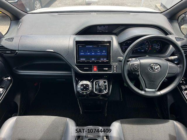 Toyota NOAH HYBRID 2019-01 7963005-1