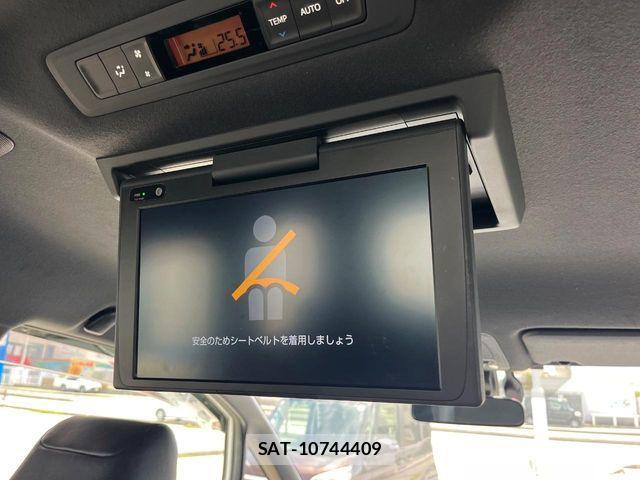 Toyota NOAH HYBRID 2019-01 7963005-6