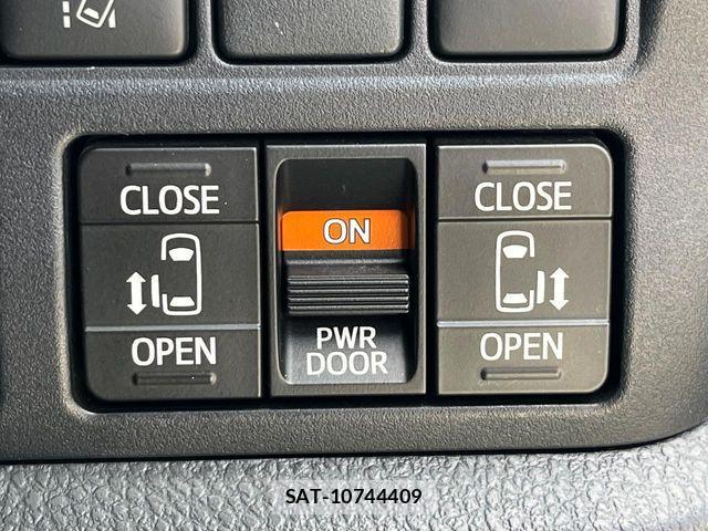 Toyota NOAH HYBRID 2019-01 7963005-7