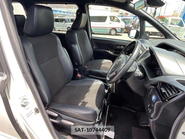 Toyota NOAH HYBRID 2019-01 7963005-8