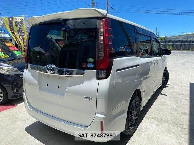 Toyota NOAH HYBRID 2014-07 7963018-1