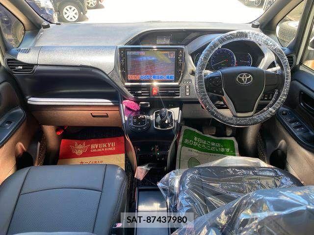 Toyota NOAH HYBRID 2014-07 7963018-2
