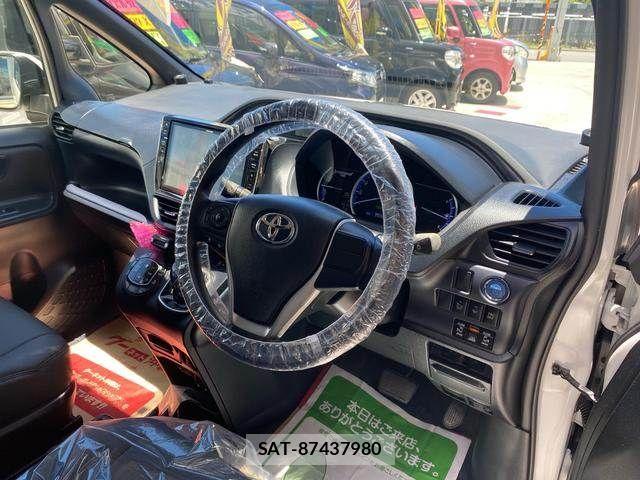 Toyota NOAH HYBRID 2014-07 7963018-3