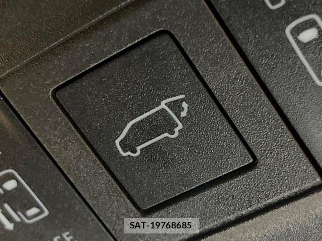Toyota NOAH HYBRID 2025-11 7962990-8