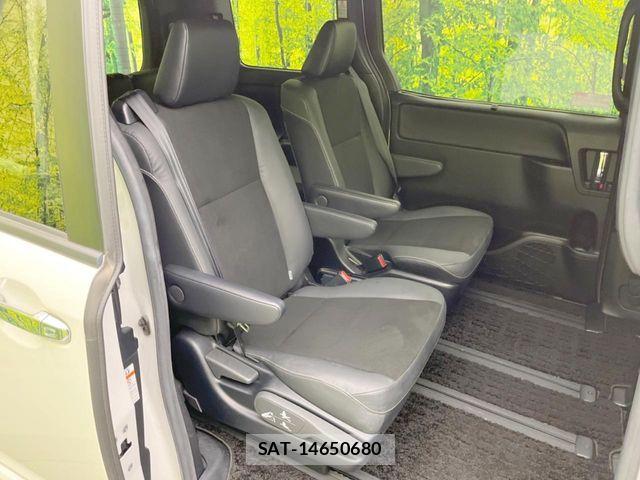 Toyota NOAH HYBRID 2021-06 7963008-8